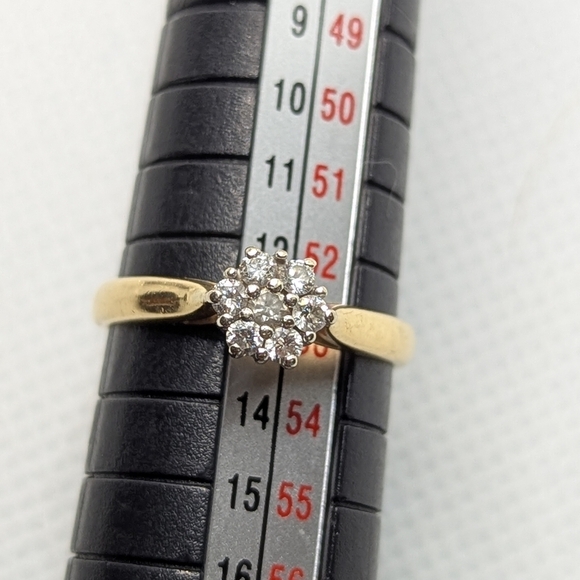 18k Gold Diamond Floral Ring - Picture 7 of 7